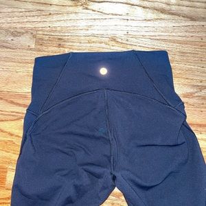 Size 6 ankle length lululemons with mesh on the calves